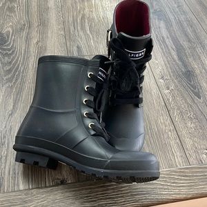 Tommy Hilfiger boots size 6